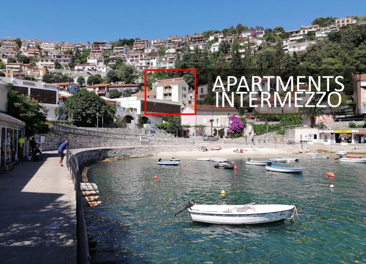 Suzie Q - Intermezzo With Sea View Apartament
