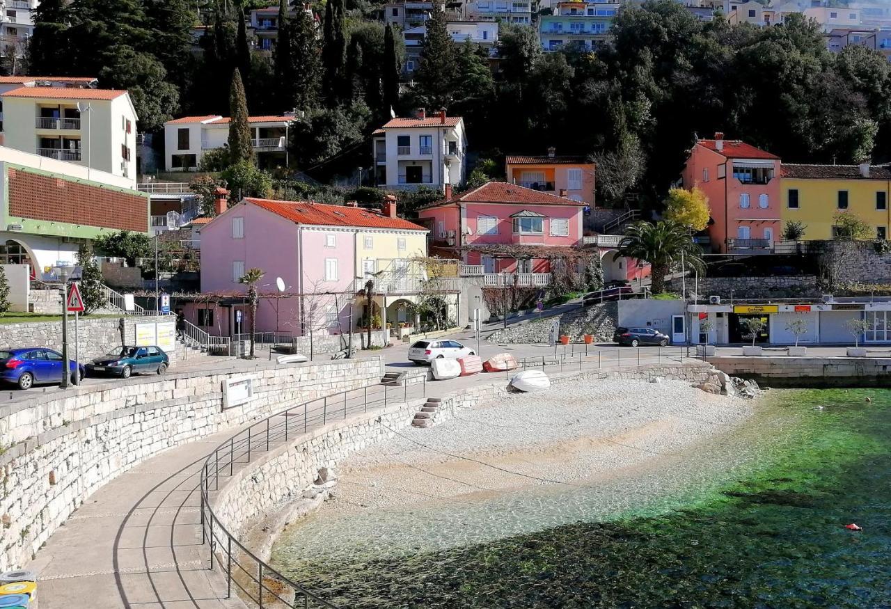 Suzie Q - Intermezzo With Sea View Apartament *